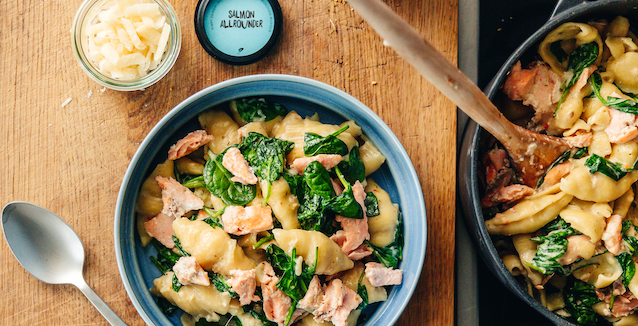 One-pot pasta with salmon, seasoned with Just Spices Salmon Seasoning